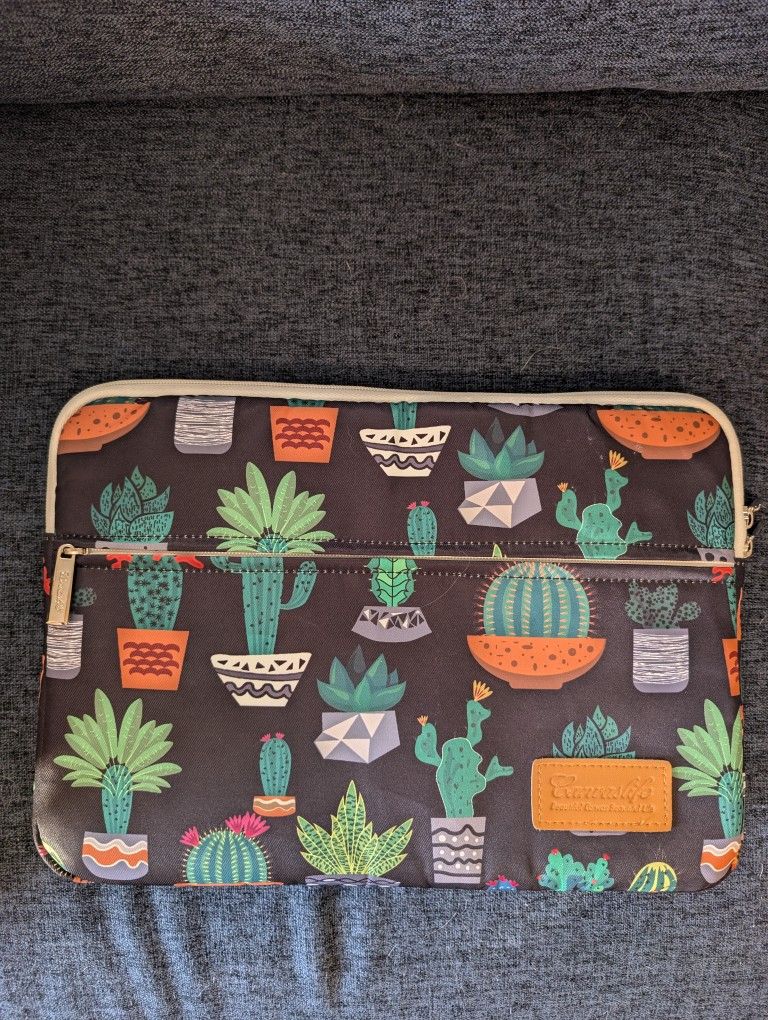 Cactus Laptop Sleeve With Luggage Slot