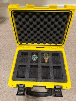 Invicta watch case w/ watches