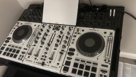 Denon prime 4 in excellent condition
