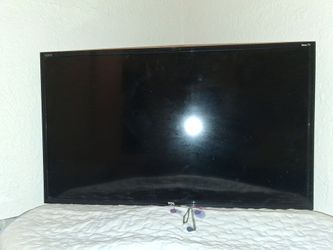 TV w remote TCL roku ( make an offer)