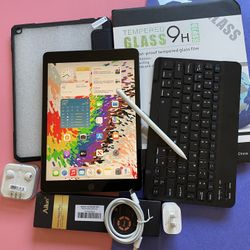 Apple IPad 8th Generation (10.2” Retina /Latest 18/ 2020 model) 32GB with stylus pen, keyboard & Accessories 