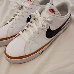 NIKE SHOES SIZE 12 MEN