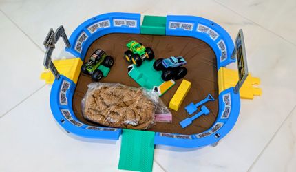 Monster Jam Arena Playset with Trucks