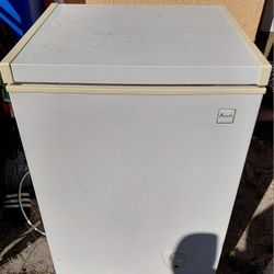 AVANTI FREEZER ( SMALL)‼️SOLD AS IS...WORKING 