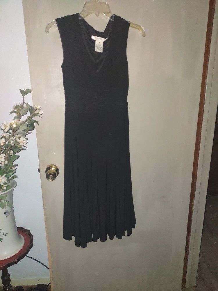 Dress Black Pre Owned Size 4
