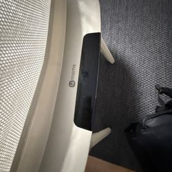 4 Moms Mamaroo Sleep Bassist - Excellent Condition 