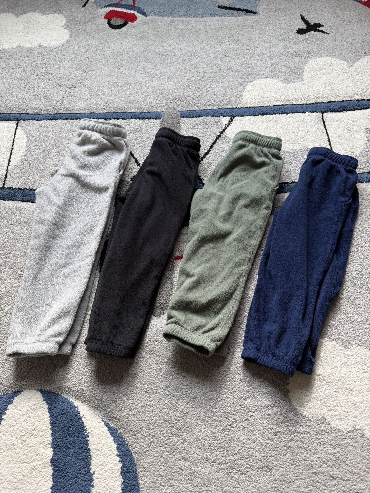 4 Carter’s fleece Sweatpants 3T 