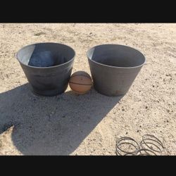 Two Big Pots From Tractor Supply $20 