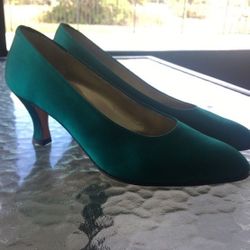 Salvatore Ferragamo green pumps 6 1/2