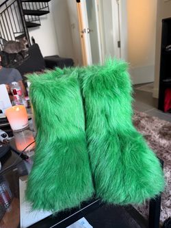 GREEN FUZZY BOOTS SIZE 10