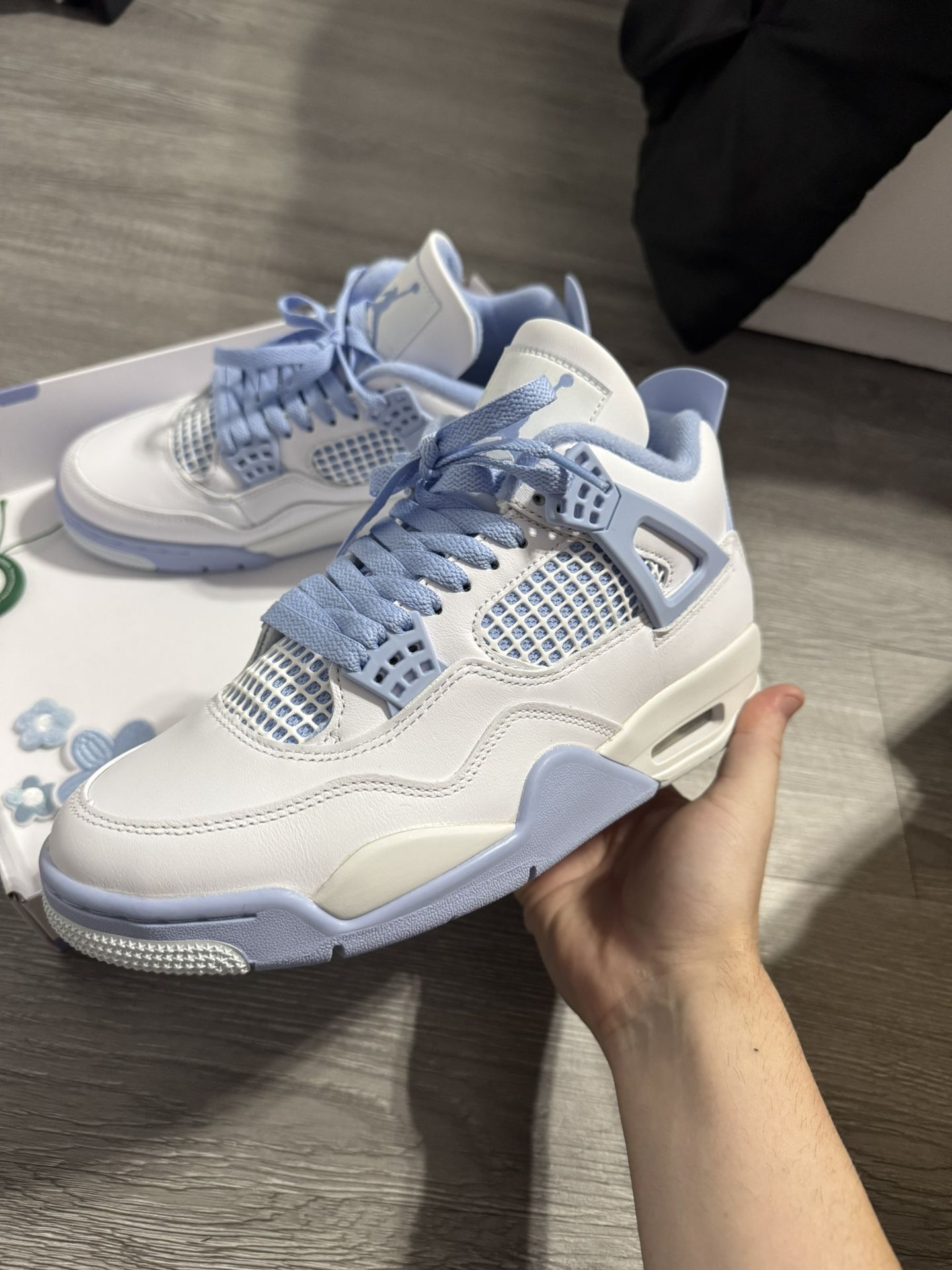 Jordan Retro Forget Me Not 4s Size W9/M7.5