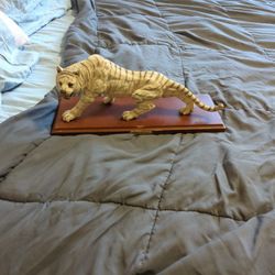 Tiger Statue 