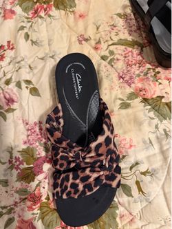 Women’s sketcher sandal size 9