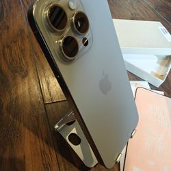 iPhone 15 Pro Max 512GB • Unlocked • 100% Battery • Natural Titanium • Open Box