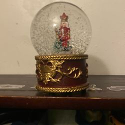 Snow Globe 