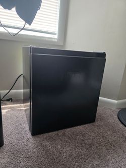 Mini refrigerator