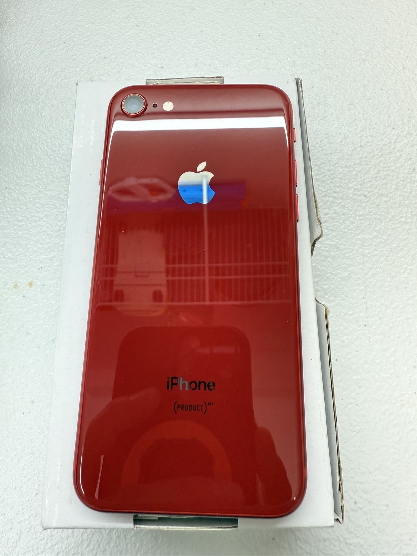 iPhone 8 64gb RED with Quadlock Case