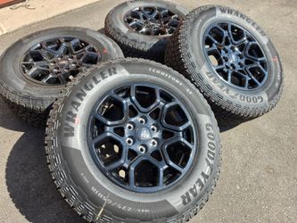 Ford f150 factory 18" wheels and tires new
