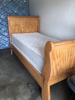 Twin size bed and matrees