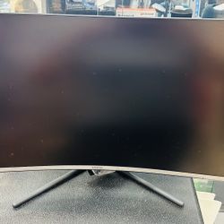 32 SAMSUNG 32" ViewFinity UR59 4K UHD Curved Computer Monitor