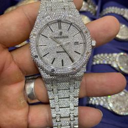 Men’s moissanite VVS1 ICED OUT WATCH BRAND NEW(PASSES DIAMOND TESTER)