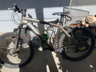 Specialized Mountain Bike All Black 750$ OBO