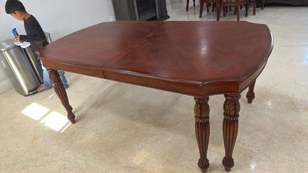 Table with 6 chairs