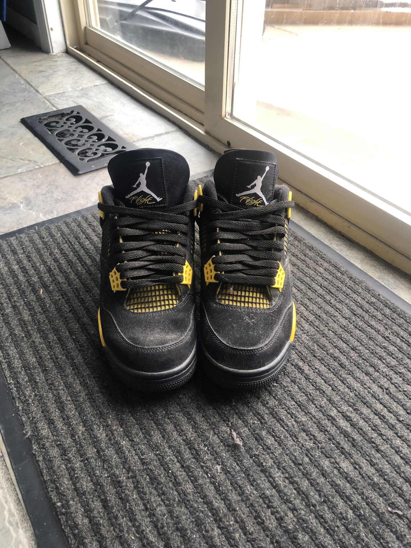 Jordan 4 Retro Thunder