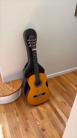 Classical Acoustic Guitar with Hard Case