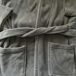 Woman’s Grey Fleece Bathrobe/ Lg / Pick up -5.00