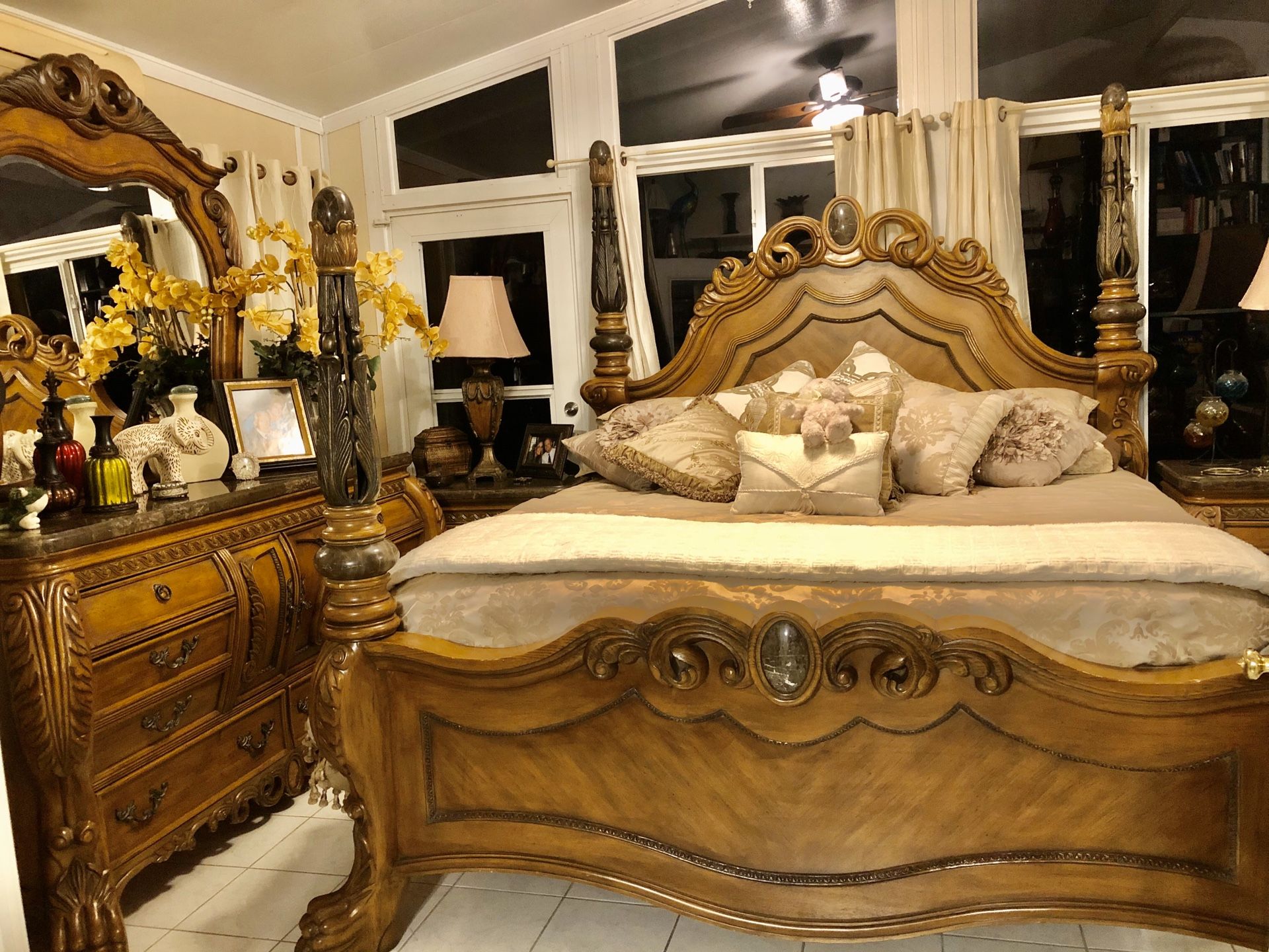 ! King size Collezione Europa / Michael Amini Bed / bedroom
