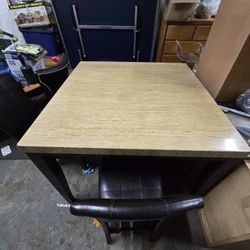 Square Table 4 Chairs 