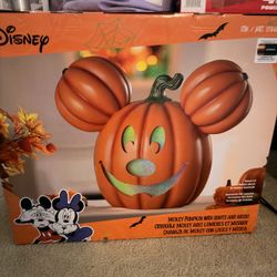NEW Light up Mickey pumpkin Halloween