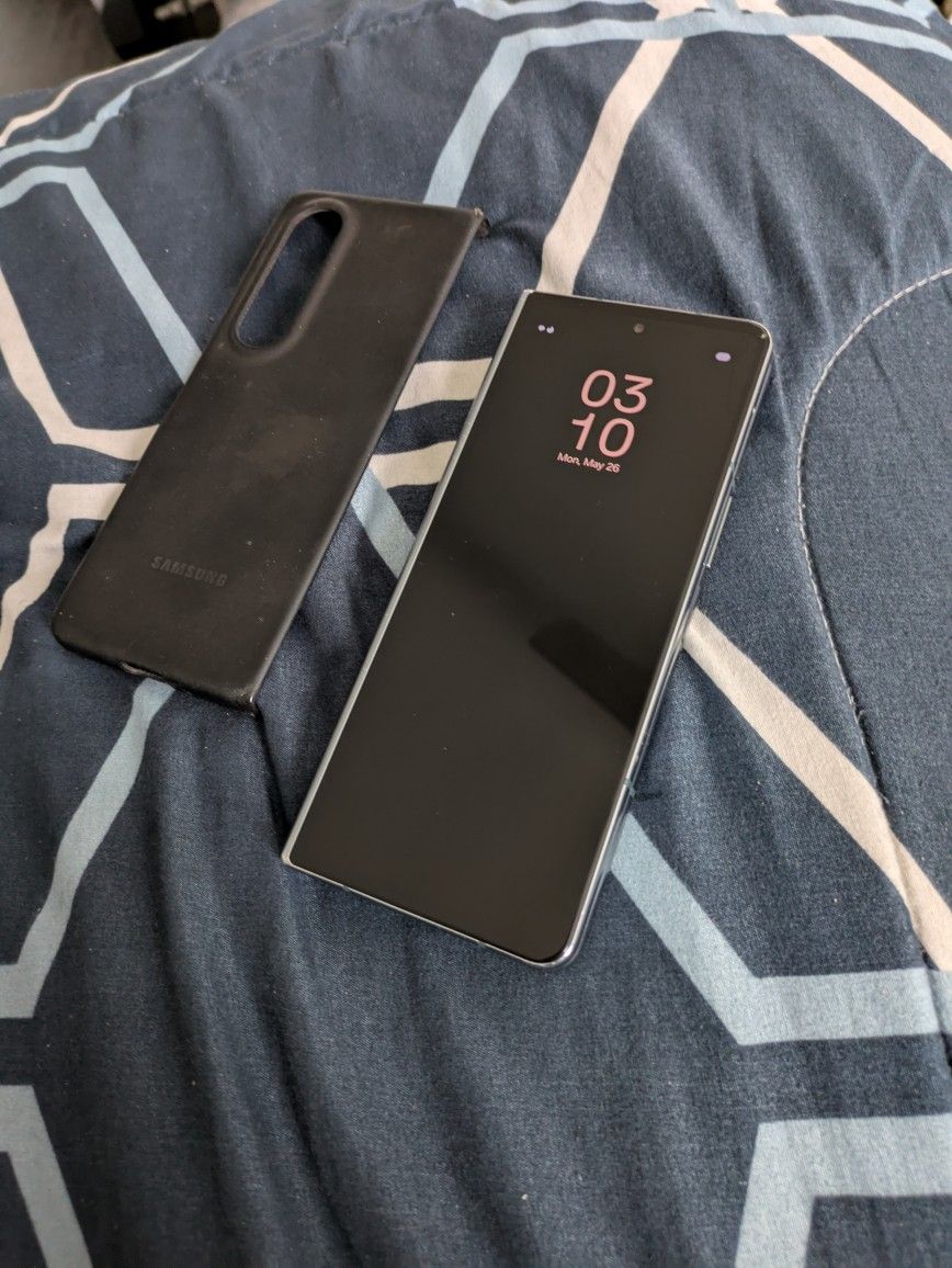 Unlocked Cracked Galaxy Fold 4 512gb