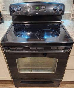 Black Ge 30-inch electric glass top stove
