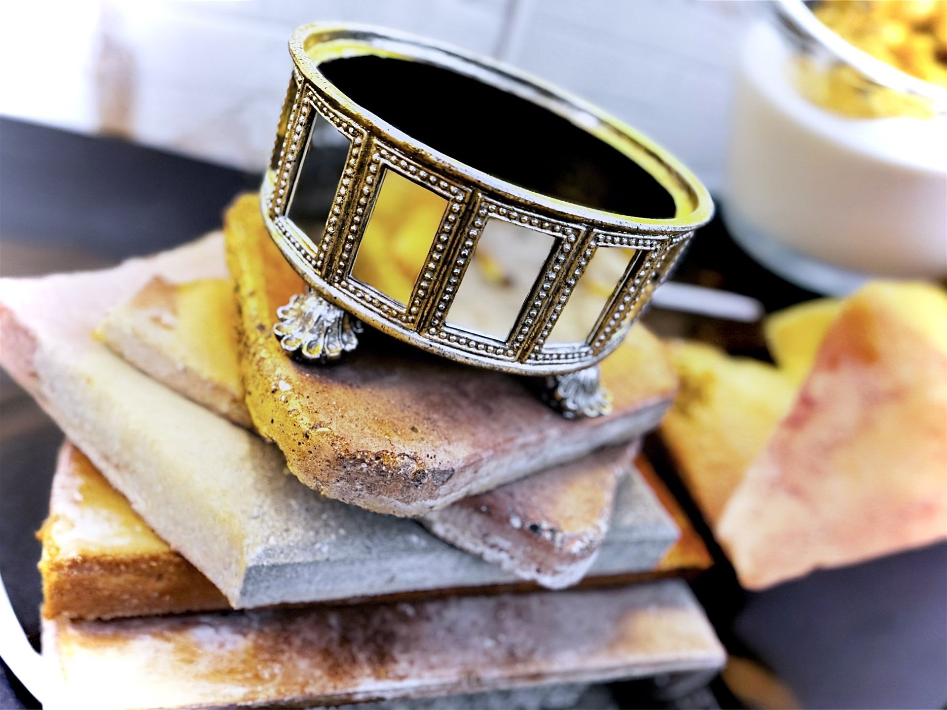 Vintage-Style Mirrored Lions-Paw Footed Bowl | Shabby Chic / Victorian Decor