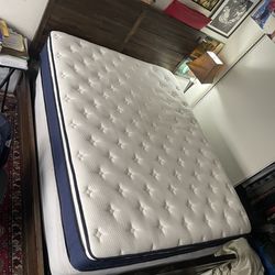 JINGWEI mattress queen size hybrid foam/coil barely used no stains no pets. As is pick up deliver. Mattress only!