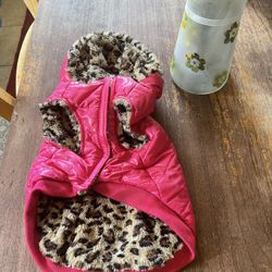 Pet clothes size medium. I did put some measurements in the pictures just in case. Everett/Broadway/Melvin Avenue pick up area.