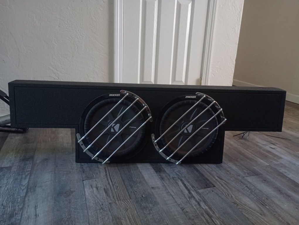 2 Kicker 12'comps In Costom 2007 4door Chevy Custom Box
