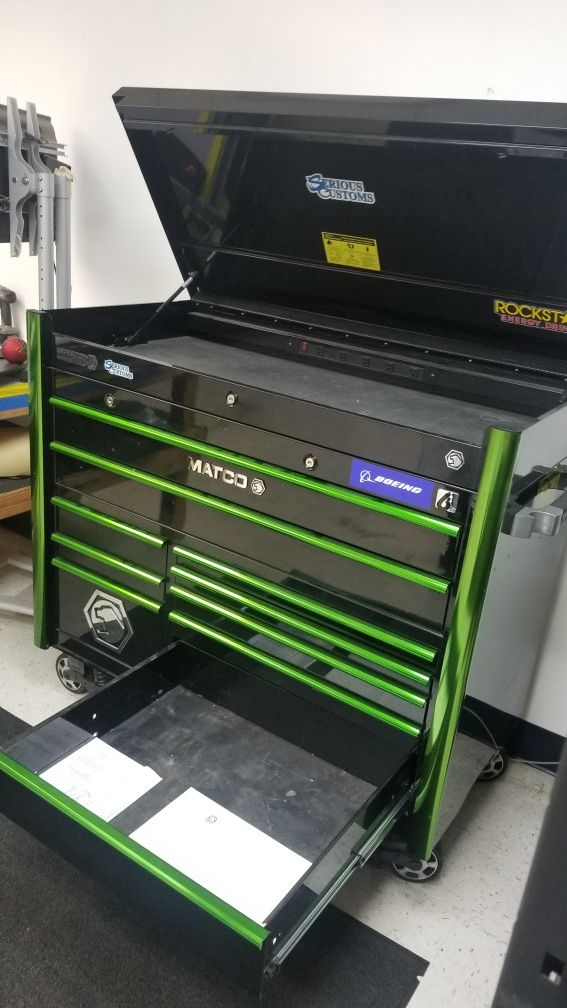 MATCO 6s tool box Black finish with a some lime green trims It's a 10 drawer. Top lift up with 2 keys
