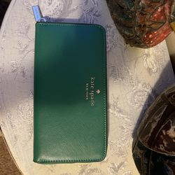 New with tags, mint green kate spade leather wallet in perfect condition., !! Original price at 198$!!, !! Selling at 100$!!