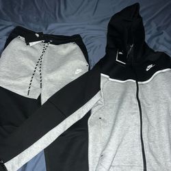 Nike tech set