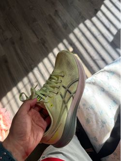 Men’s running shoes size 10