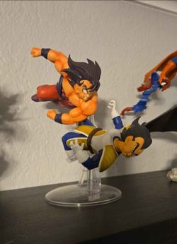 Goku Vs Vegeta Statue