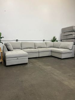 MOTHER'S DAY SALE-6pc Modular couch with storage ottoman-Free Delivery‼️