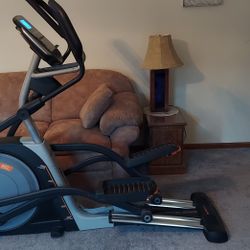 NordicTrack Elite 10.7 Eliptical 