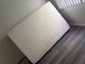 Full size bed