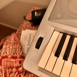 Yamaha DGX 200 - Portable Grand Keyboard- Fully Working 