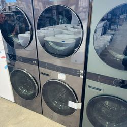 LG WashTower Single Unit ELECTRIC with Center Control 4.5 cu. ft. Front Load Washer and 7.4 cu. ft. Dryer with TurboSteam $1399 