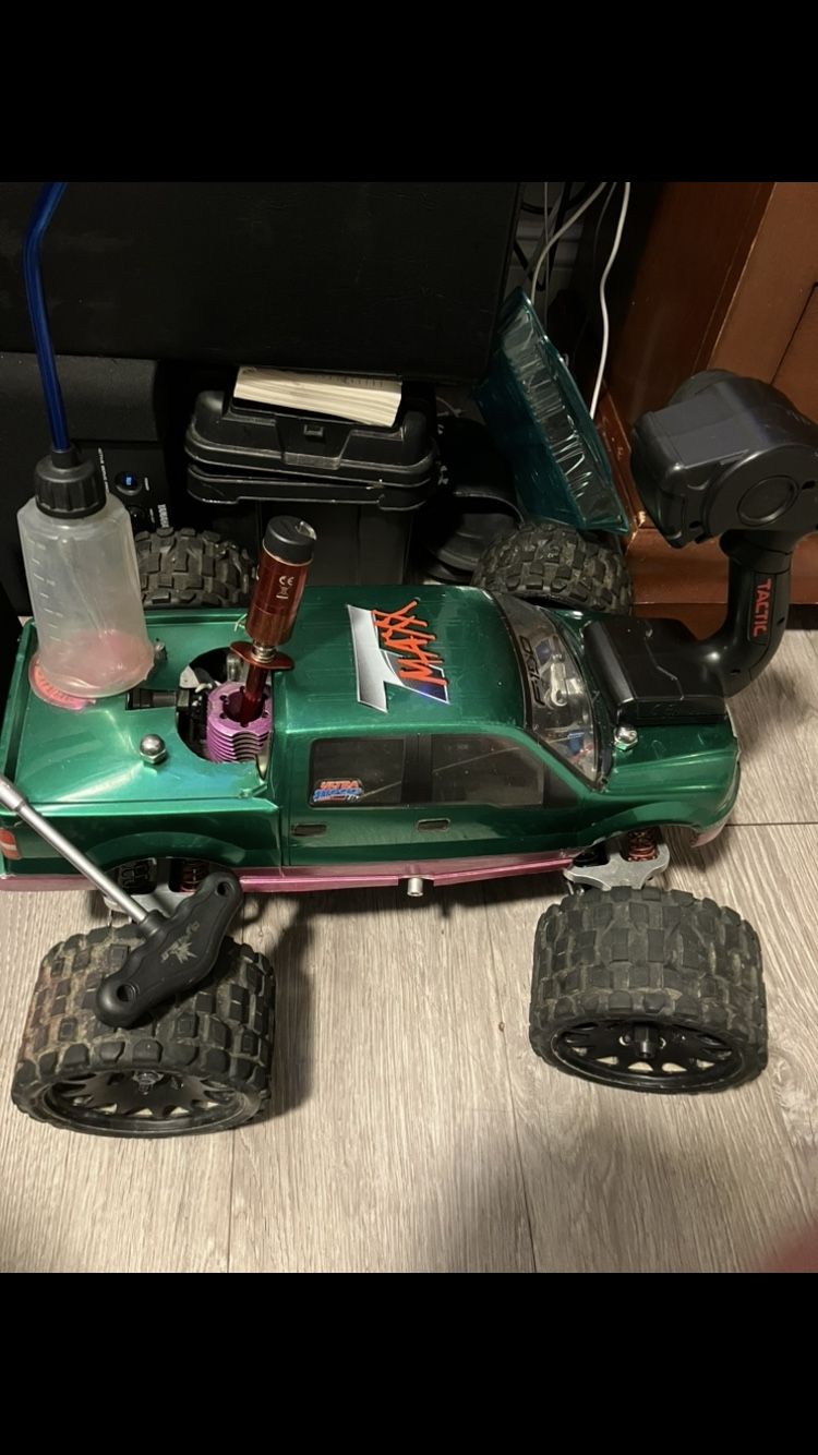 TRAXXAS MAXXAS RC TRUCK